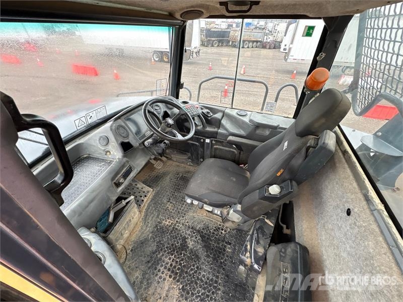 Bell B45E Articulated Dump Truck 鉸接式起吊車