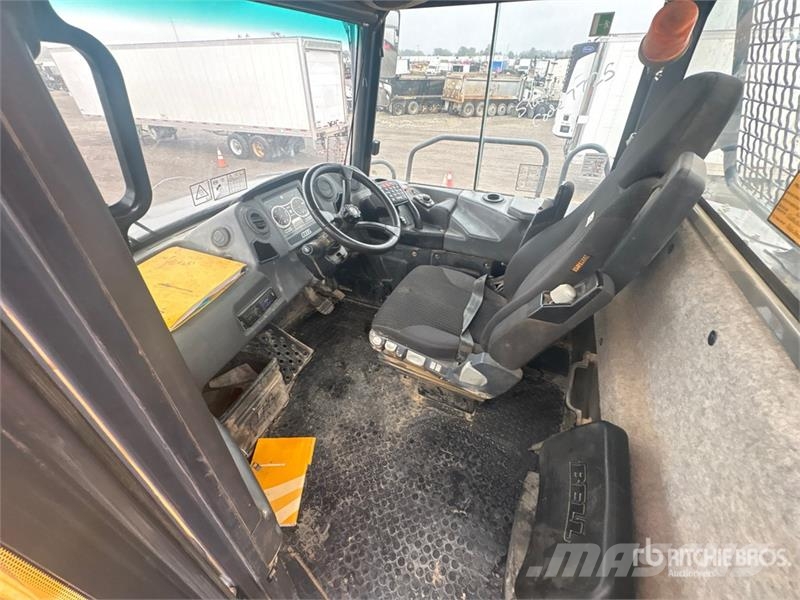 Bell B45E Articulated Dump Truck 鉸接式起吊車