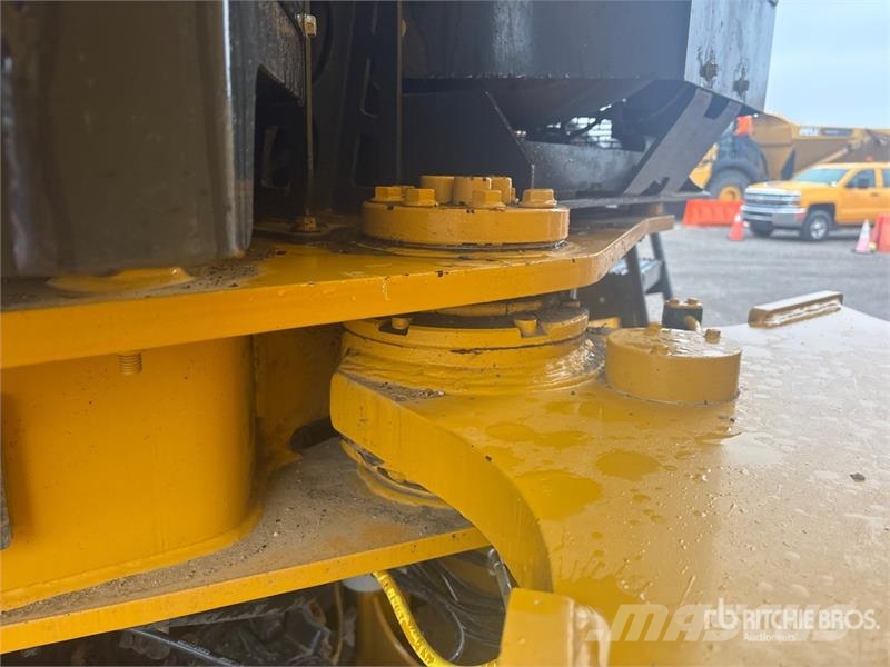 Bell B45E Articulated Dump Truck 鉸接式起吊車