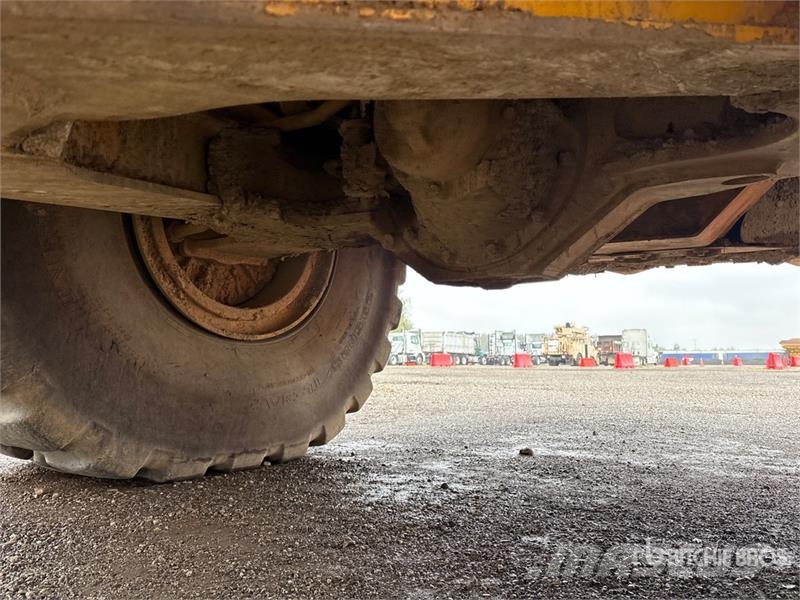 Bell B45E Articulated Dump Truck 鉸接式起吊車