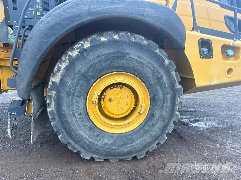 Bell B45E Articulated Dump Truck 鉸接式起吊車