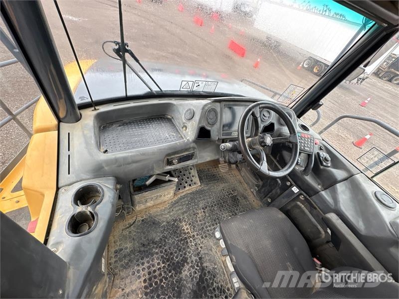 Bell B45E Articulated Dump Truck 鉸接式起吊車