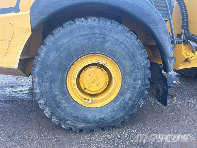 Bell B45E Articulated Dump Truck 鉸接式起吊車
