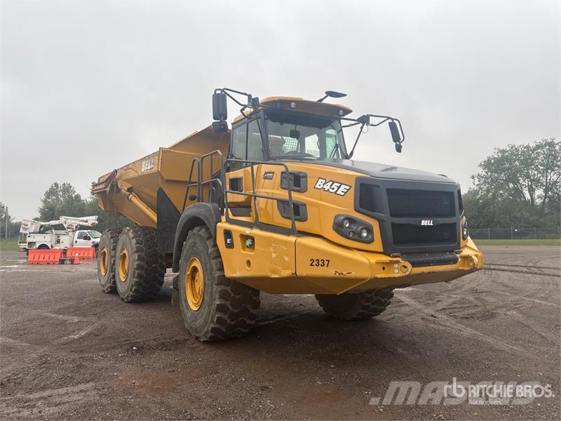 Bell B45E Articulated Dump Truck 鉸接式起吊車