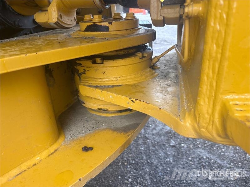Bell B45E Articulated Dump Truck 鉸接式起吊車