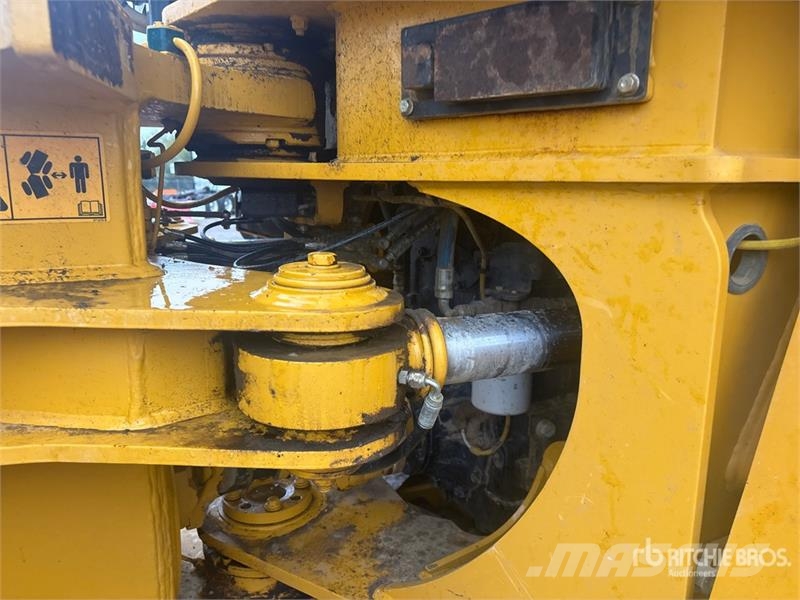 Bell B45E Articulated Dump Truck 鉸接式起吊車