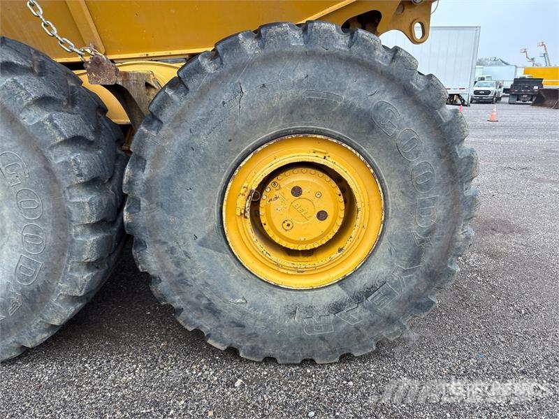 Bell B45E Articulated Dump Truck 鉸接式起吊車