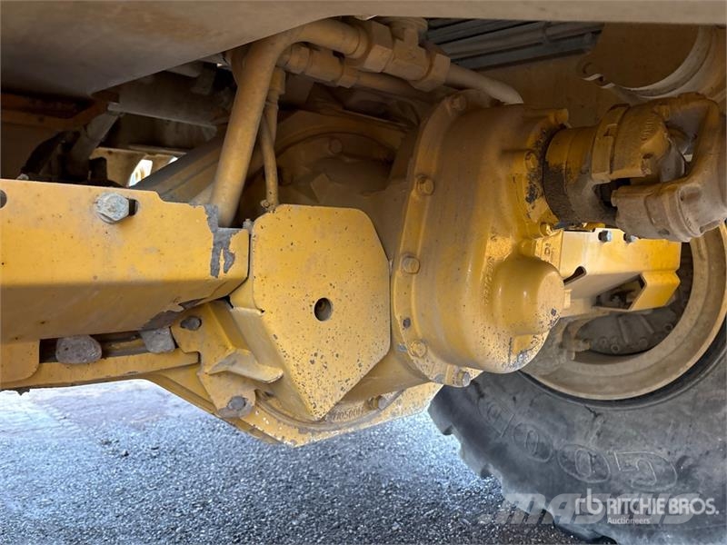 Bell B45E Articulated Dump Truck 鉸接式起吊車