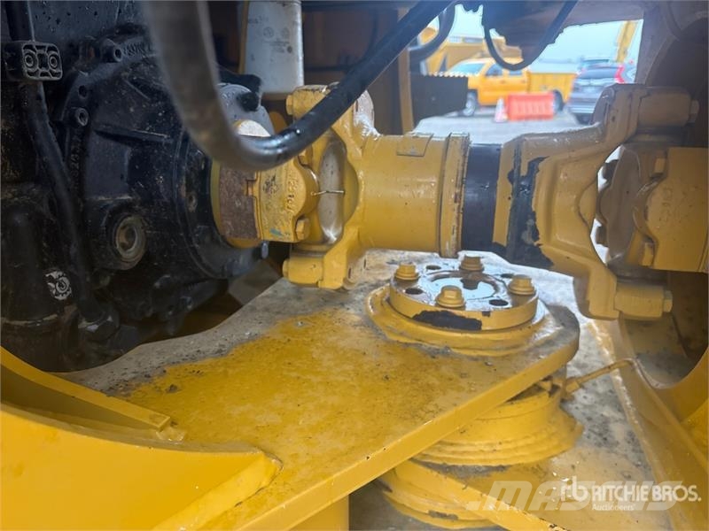 Bell B45E Articulated Dump Truck 鉸接式起吊車
