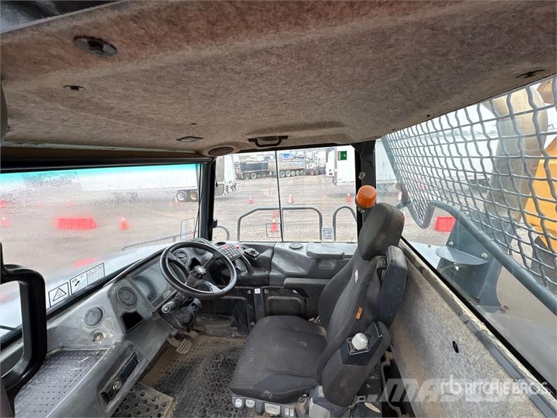 Bell B45E Articulated Dump Truck 鉸接式起吊車