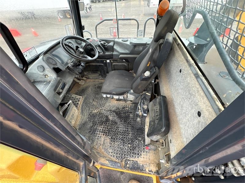 Bell B45E Articulated Dump Truck 鉸接式起吊車