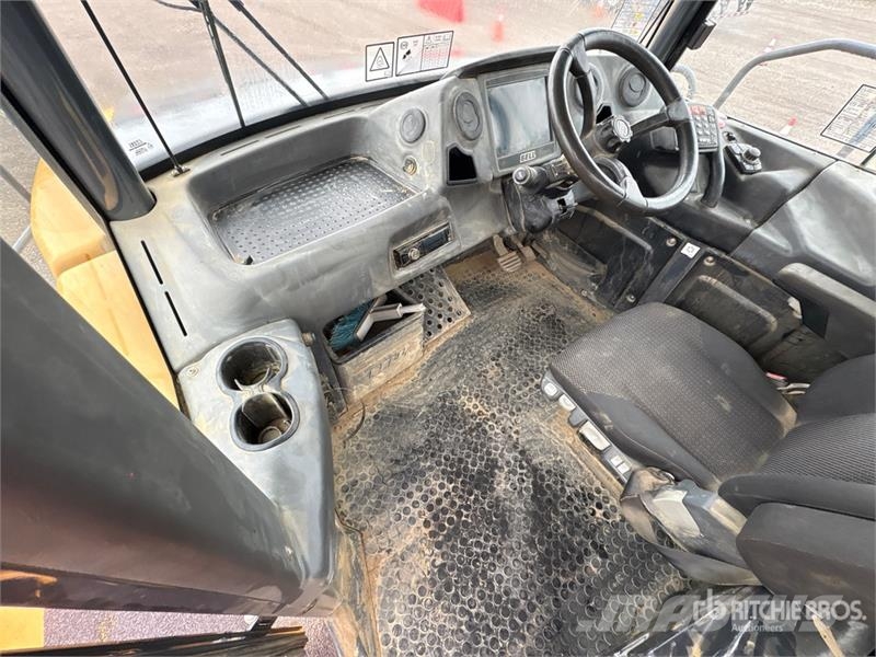 Bell B45E Articulated Dump Truck 鉸接式起吊車