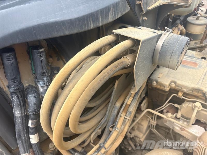 Bell B45E Articulated Dump Truck 鉸接式起吊車