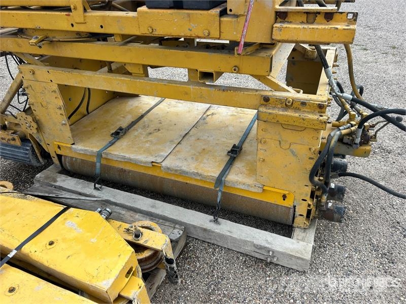 Bid-Well 4800 Bridge Deck Finisher 其他
