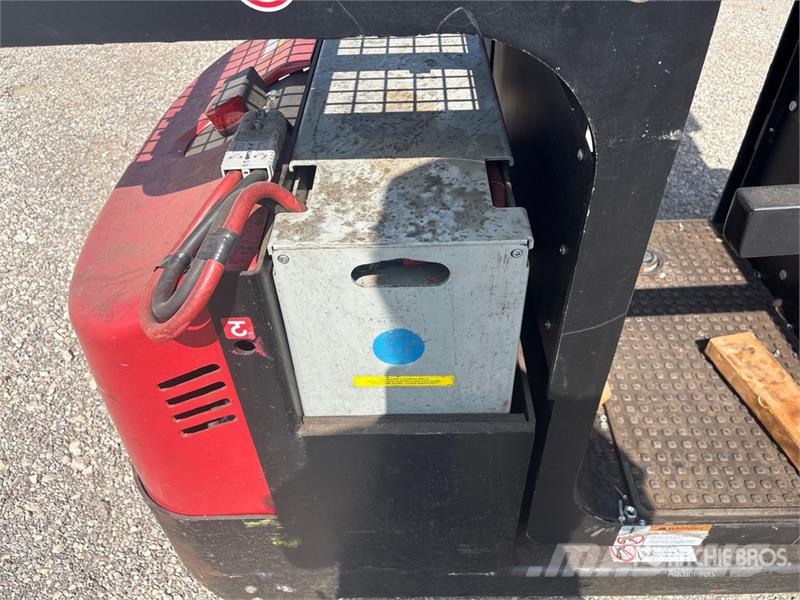 Big Joe J1-192 600 lb Order Picker معدات الرفع متوسط المستوى