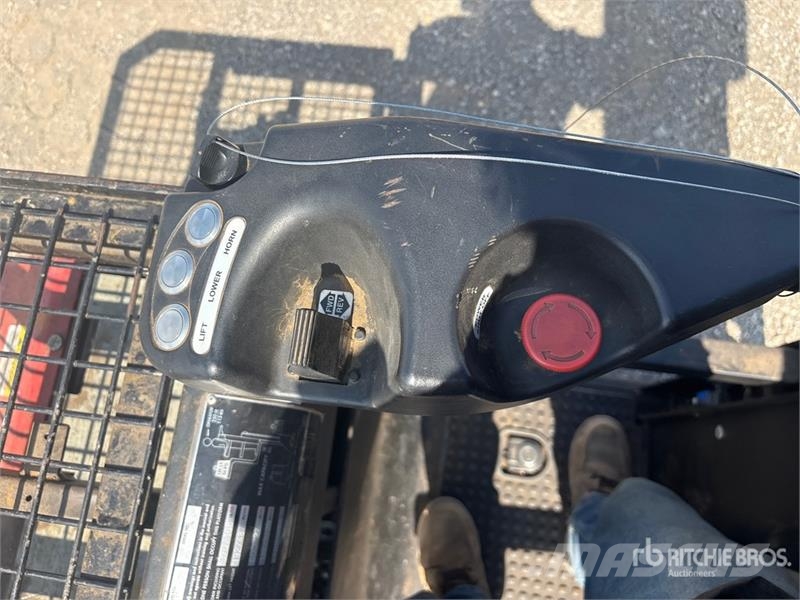 Big Joe J1-192 600 lb Order Picker معدات الرفع متوسط المستوى