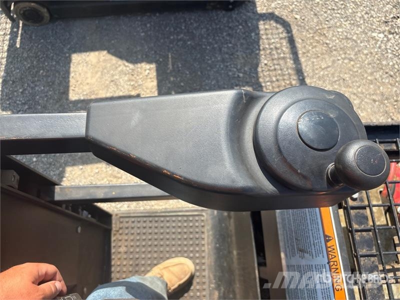 Big Joe J1-192 600 lb Order Picker معدات الرفع متوسط المستوى