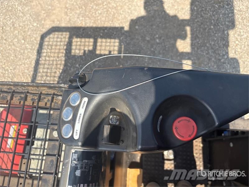 Big Joe J1-192 600 lb Order Picker معدات الرفع متوسط المستوى
