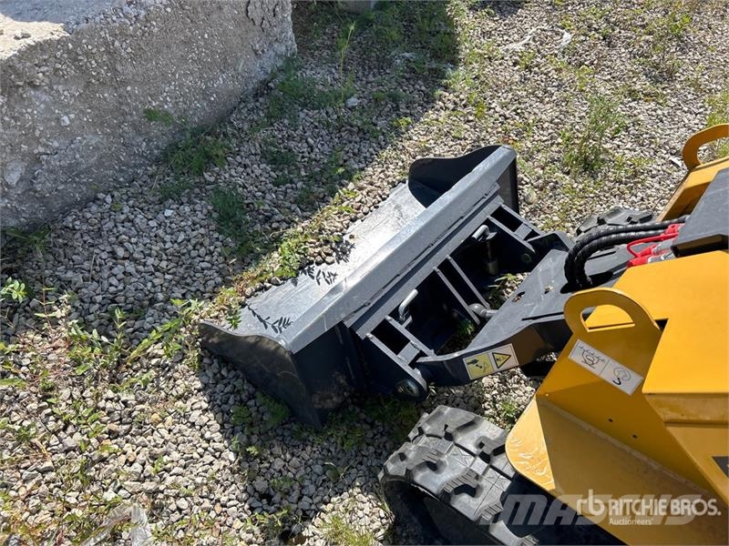  BisonTek BT360 Mini Compact Track Loader (Unused) لوادر انزلاقية التوجيه
