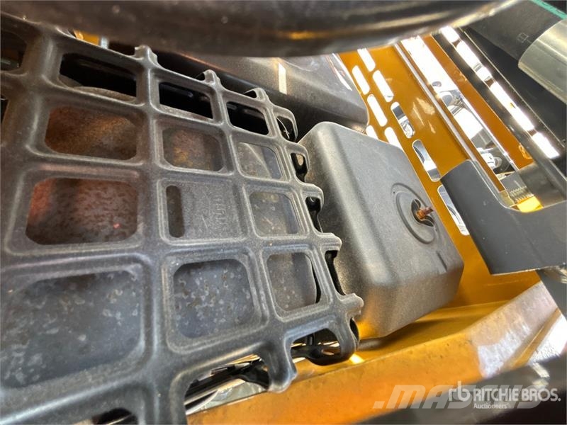  BisonTek BT360 Mini Compact Track Loader (Unused) لوادر انزلاقية التوجيه