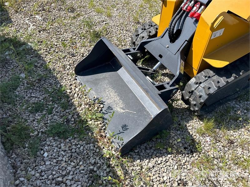  BisonTek BT360 Mini Compact Track Loader (Unused) لوادر انزلاقية التوجيه