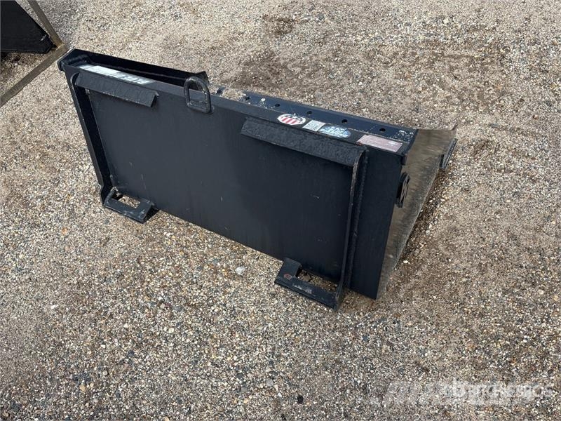 Blue Diamond 108032-26 44 in General Purpose Skid Steer Bucket دلاء