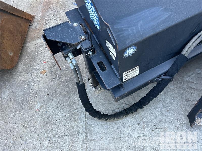 Blue Diamond 116215 84 in Power angle Skid Steer Boom Építőipar - Egyebek