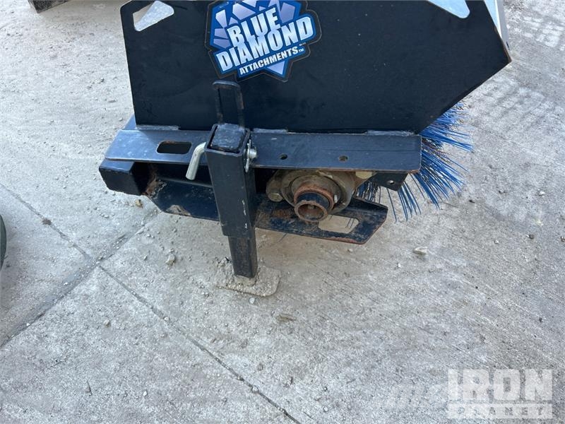 Blue Diamond 116215 84 in Power angle Skid Steer Boom Építőipar - Egyebek