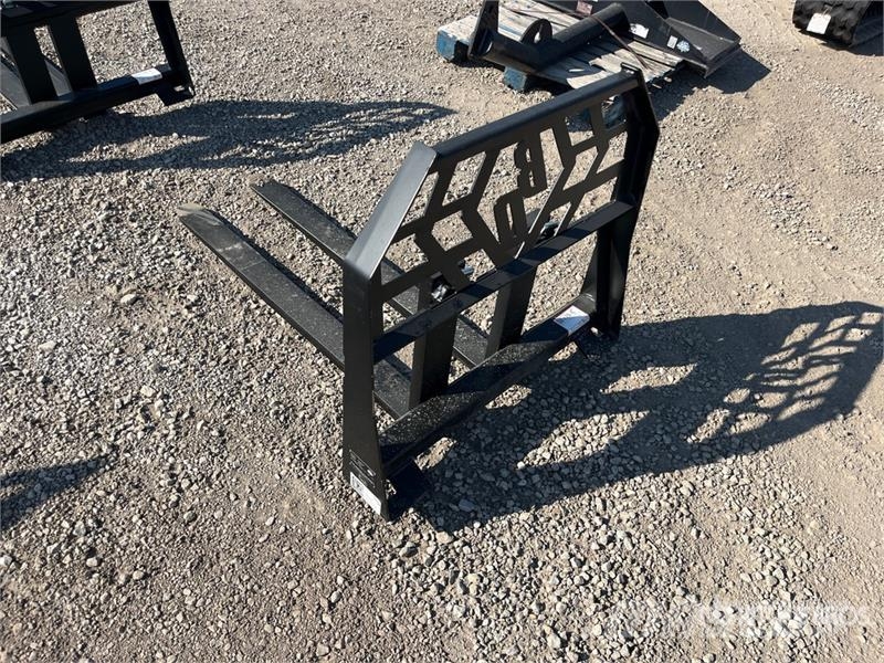 Blue Diamond 314000-26 48 in Skid Steer Forks (Unused) شوكات