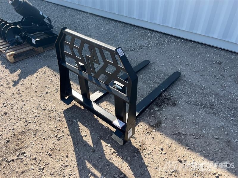 Blue Diamond 314000-26 48 in Skid Steer Forks (Unused) Gabeln