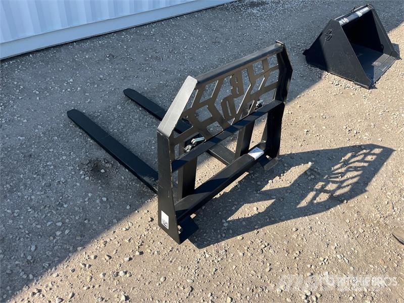 Blue Diamond 314000-26 48 in Skid Steer Forks (Unused) Gabeln