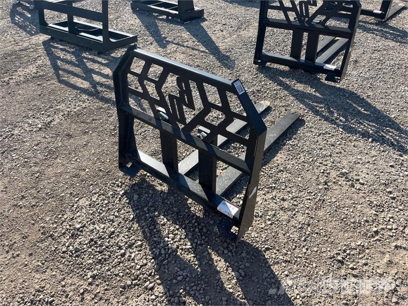 Blue Diamond 314000-26 48 in Skid Steer Forks (Unused) شوكات