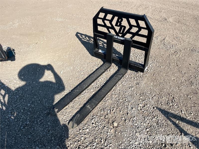 Blue Diamond 314000-26 48 in Skid Steer Forks (Unused) شوكات