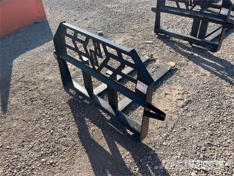 Blue Diamond 314004 48 in Skid Steer Forks (Unused) شوكات