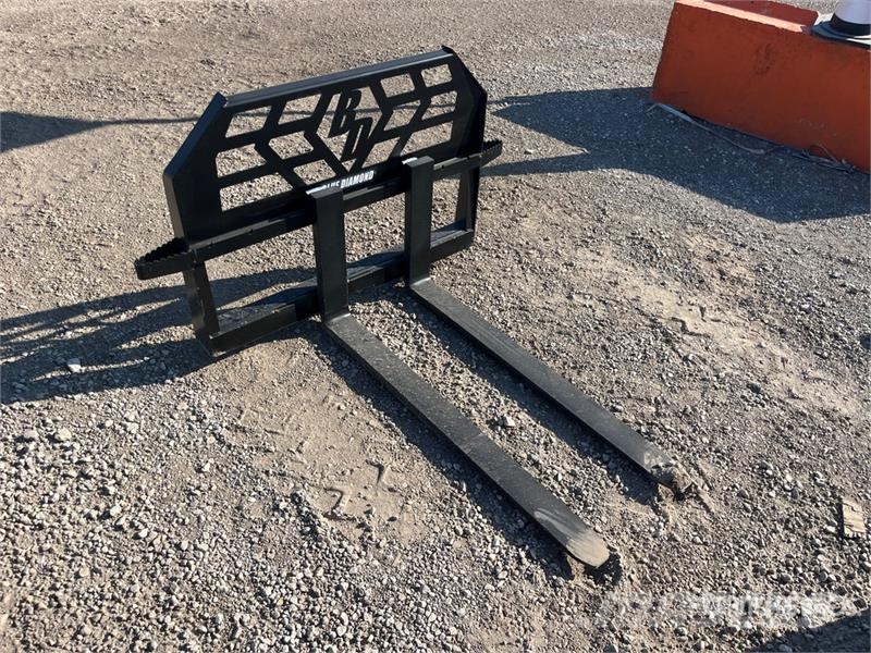 Blue Diamond 314004 48 in Skid Steer Forks (Unused) شوكات