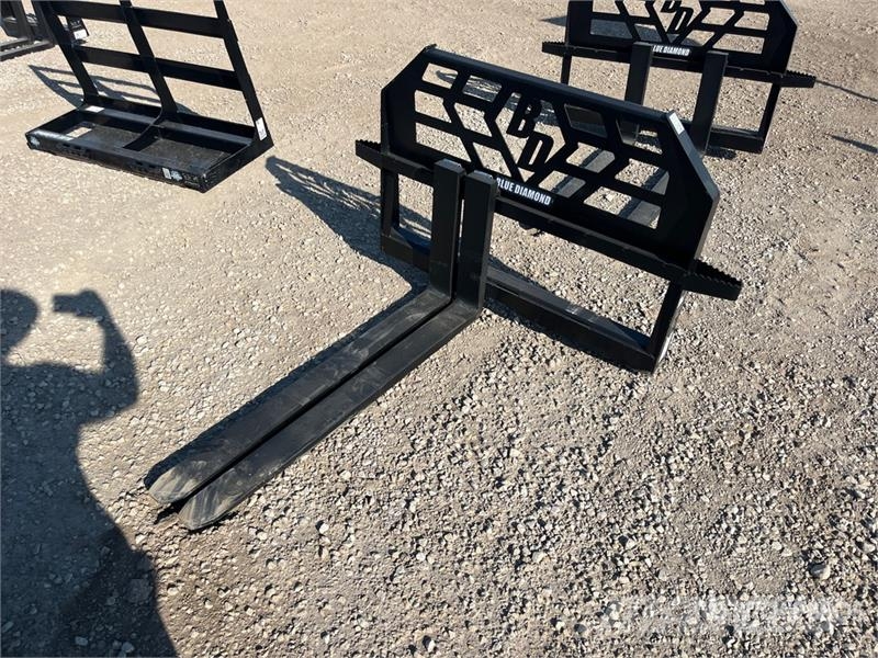 Blue Diamond 314004 48 in Skid Steer Forks (Unused) شوكات