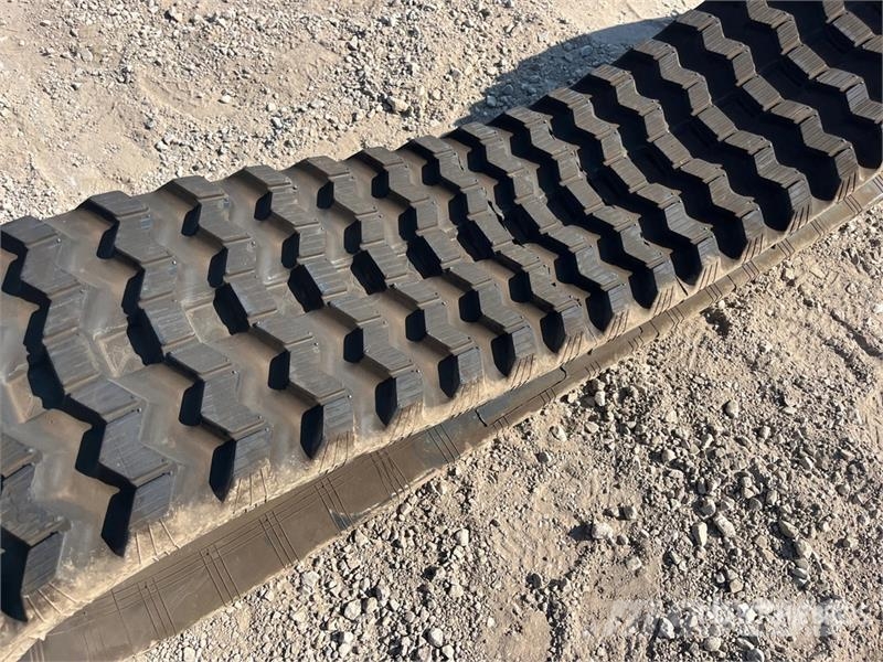 Blue Diamond 400 X 49 Rubber Tracks (Unused) Other components
