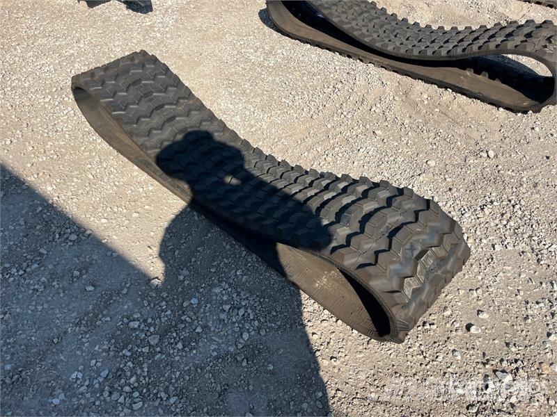 Blue Diamond 400 X 49 Rubber Tracks (Unused) Other components
