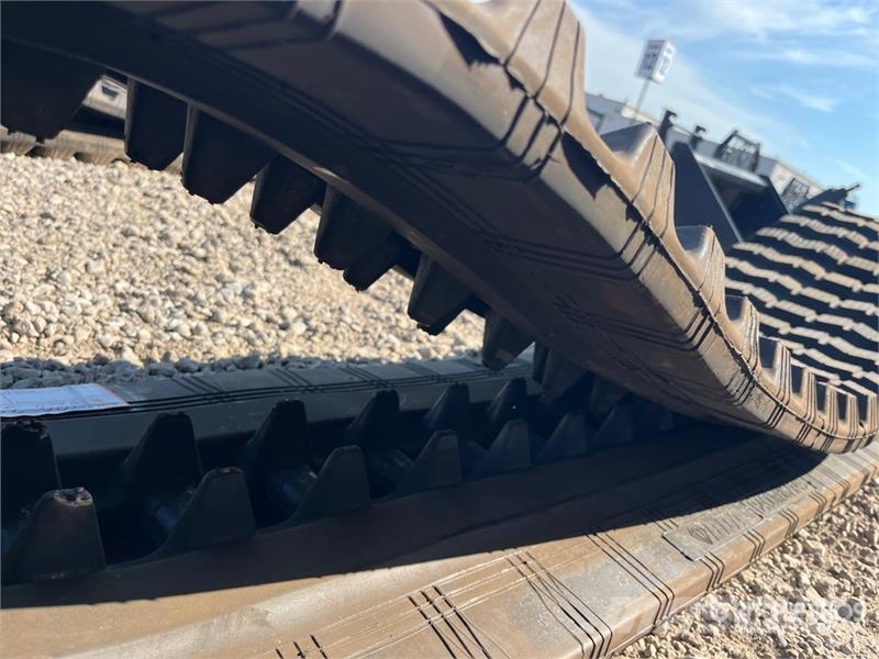 Blue Diamond 400 X 49 Rubber Tracks (Unused) Other components