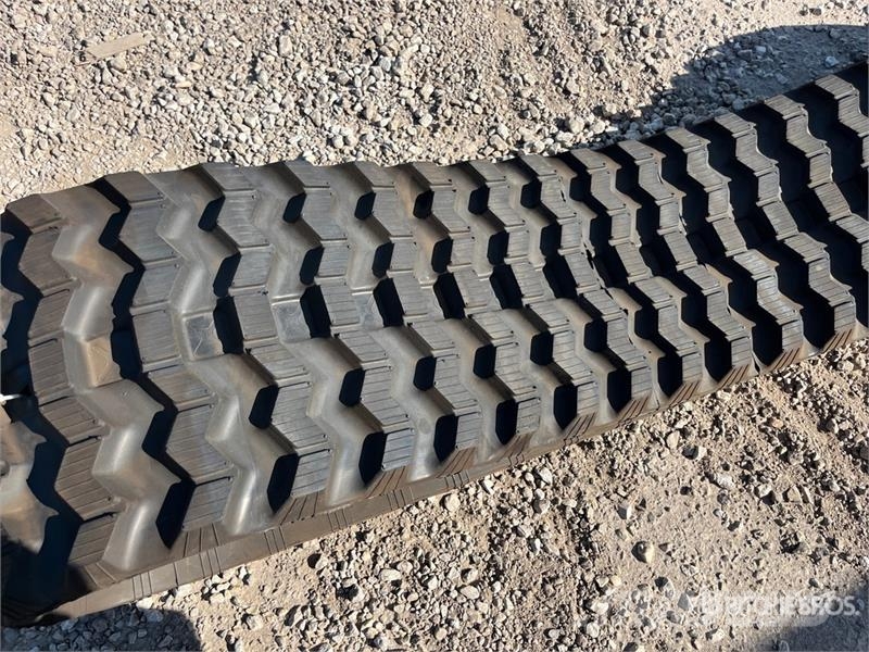Blue Diamond 400 X 49 Rubber Tracks (Unused) Other components