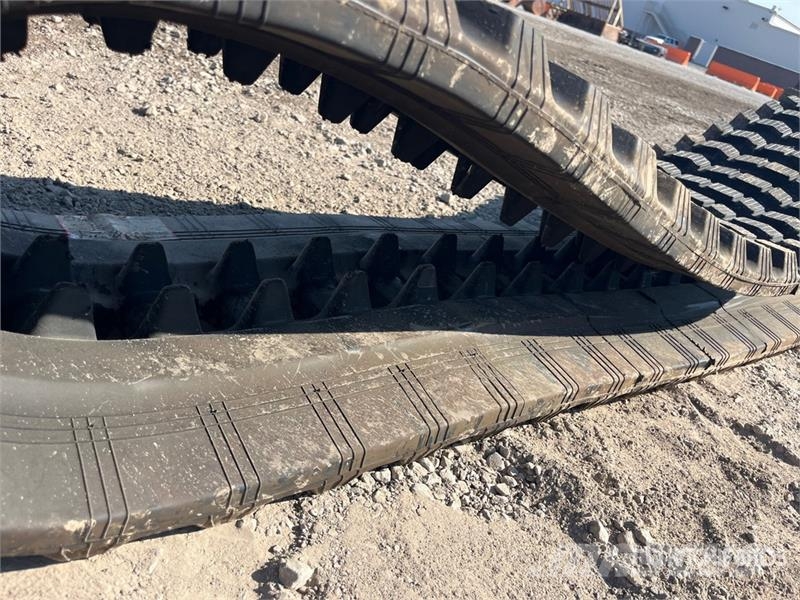 Blue Diamond 400 X 49 Rubber Tracks (Unused) Other components