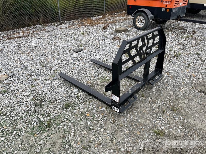Blue Diamond 48 in Skid Steer Forks شوكات
