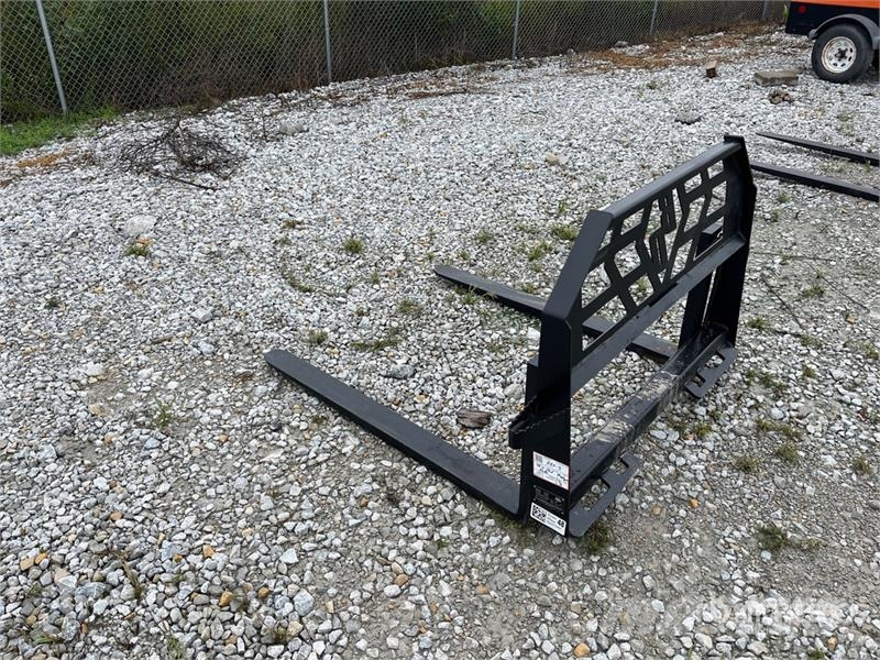 Blue Diamond 48 in Skid Steer Forks شوكات
