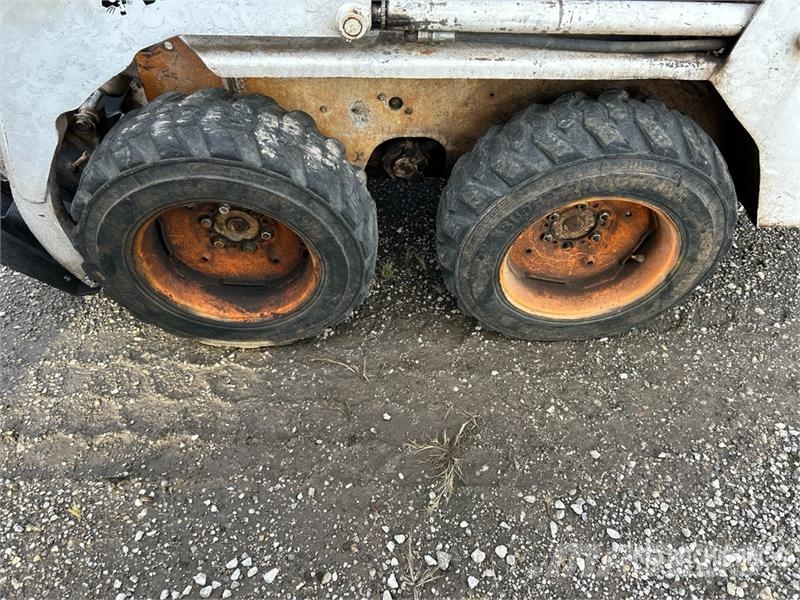 Bobcat 642B 滑移装载机