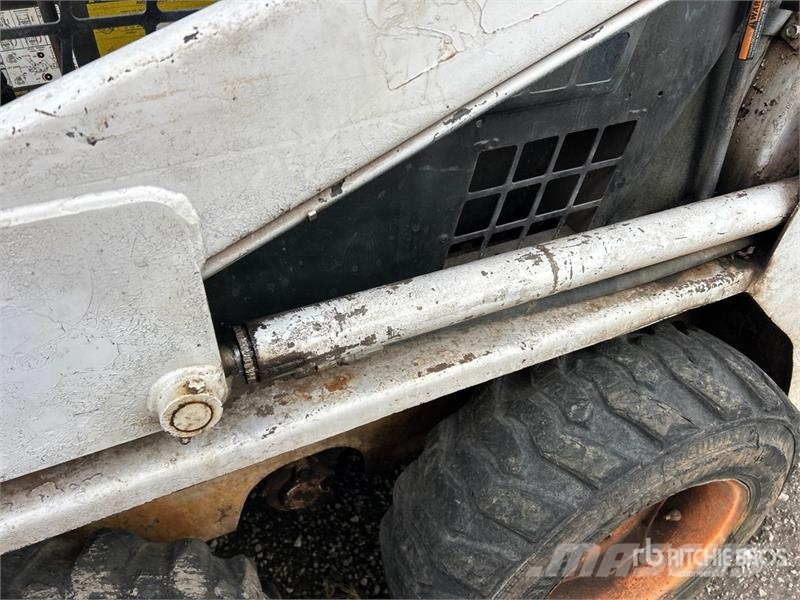 Bobcat 642B 滑移装载机