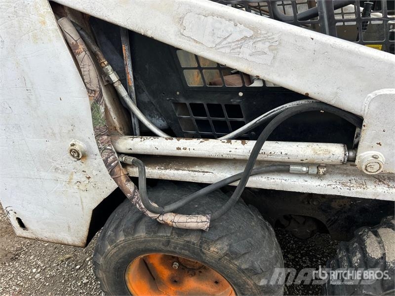 Bobcat 642B 滑移装载机