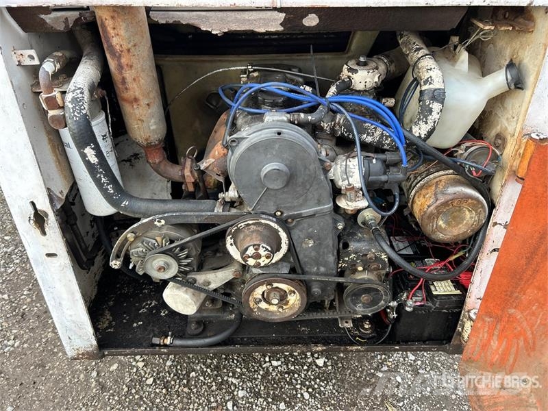 Bobcat 642B 滑移装载机