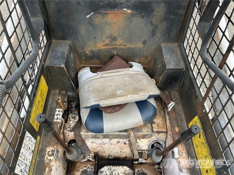 Bobcat 642B 滑移装载机