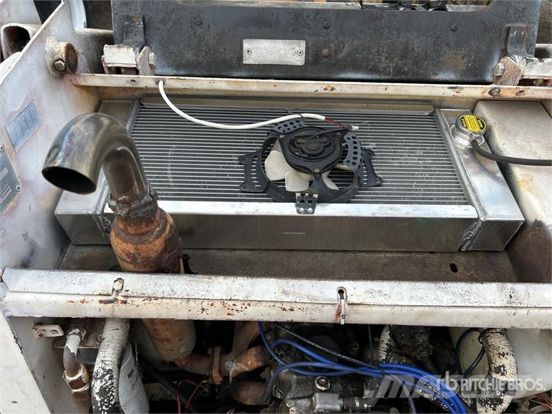 Bobcat 642B 滑移装载机