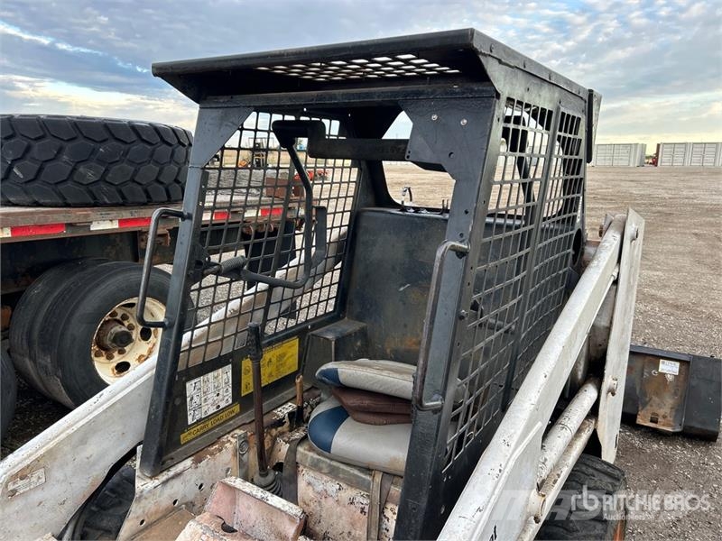 Bobcat 642B 滑移装载机